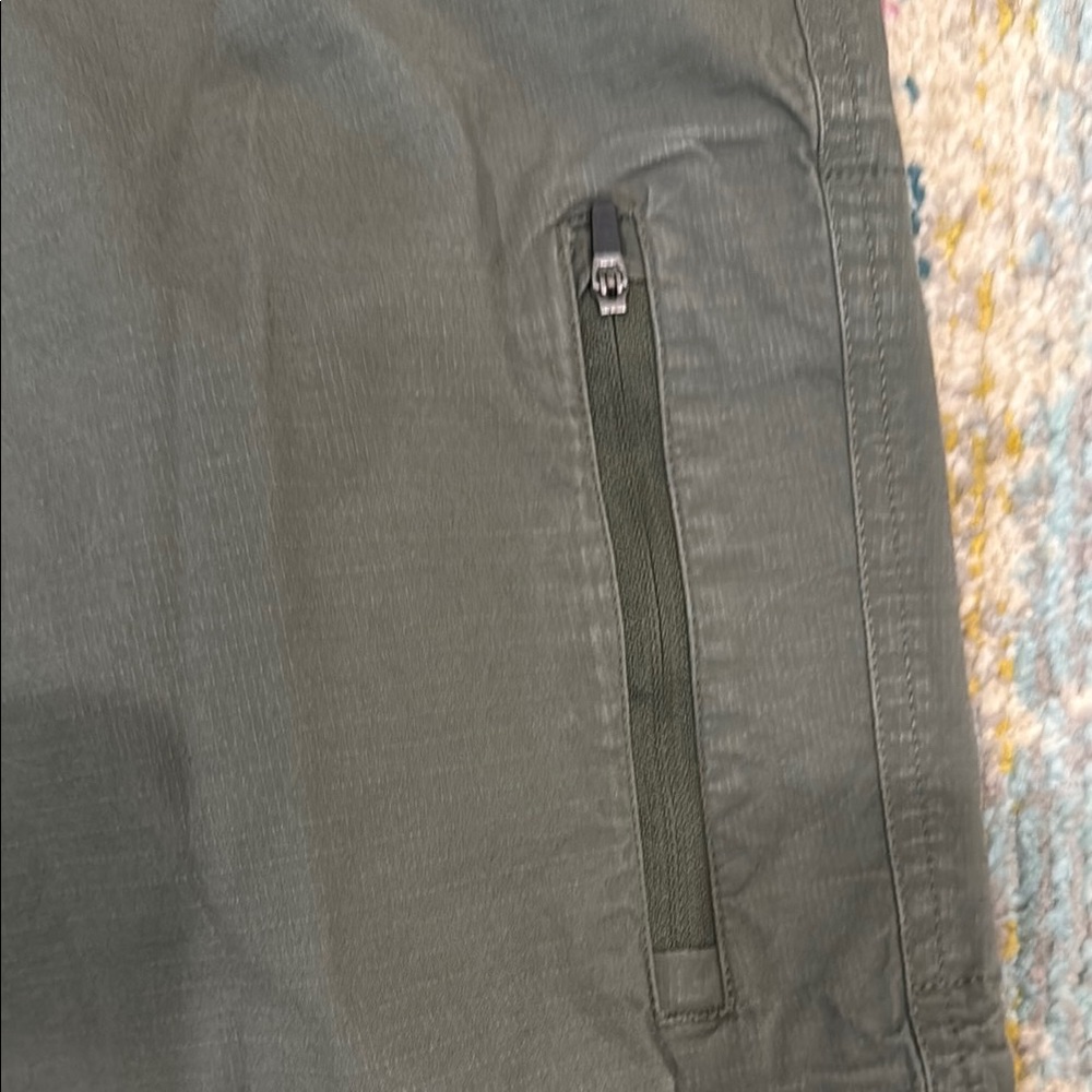 Vuori Olive Green Women's Pants - Picture 4 of 4